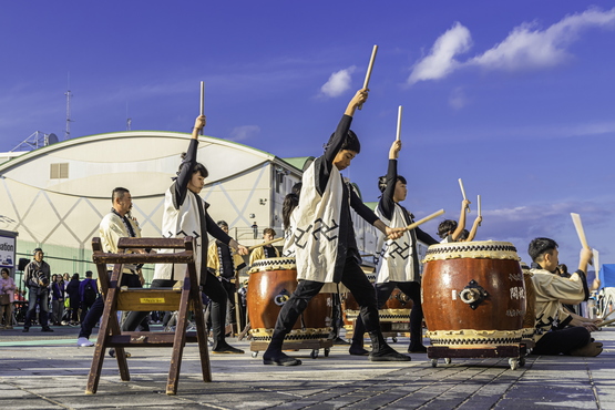 上原開枕太鼓保存会（2019年11月10日　客船「セレブリティ・ミレニアム」の見送り演奏）